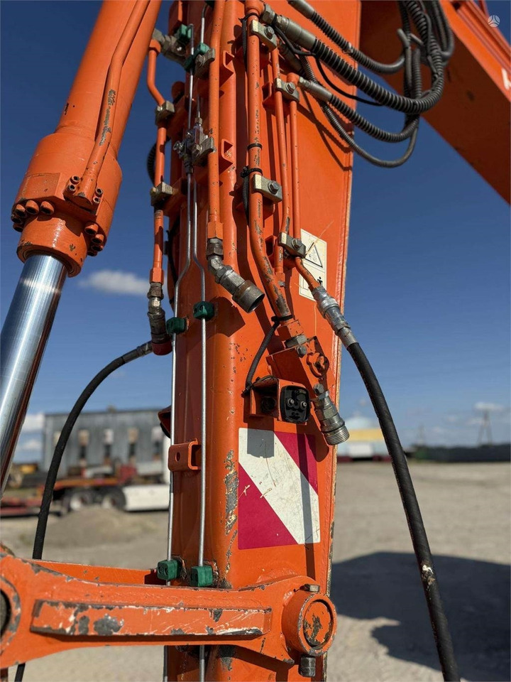 حفار ذو عجلات Hitachi ZX 140 W: صورة 9