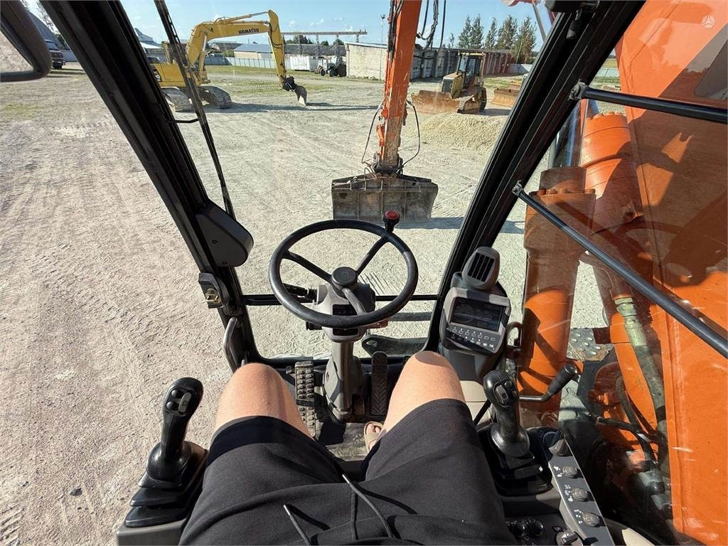 حفار ذو عجلات Hitachi ZX 140 W: صورة 12