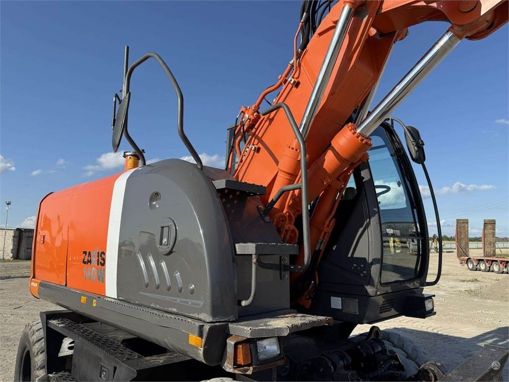 حفار ذو عجلات Hitachi ZX 140 W: صورة 18