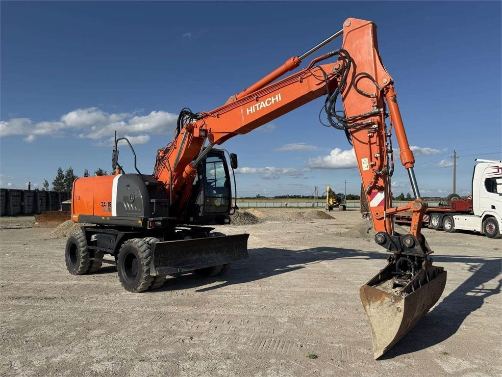 حفار ذو عجلات Hitachi ZX 140 W: صورة 6