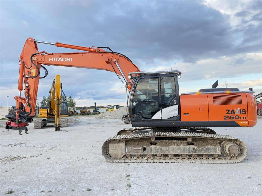 Hitachi ZX 250 LC-5B ROTOTILT TOP COND - حفار زاحف: صورة 2 Hitachi ZX 250 LC-5B ROTOTILT TOP COND - حفار زاحف: صورة 2