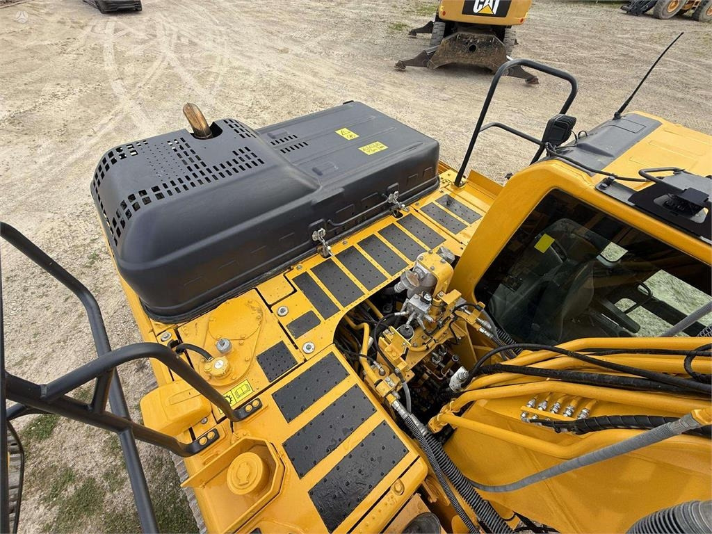 حفار زاحف Komatsu PC 240 LC-11: صورة 13