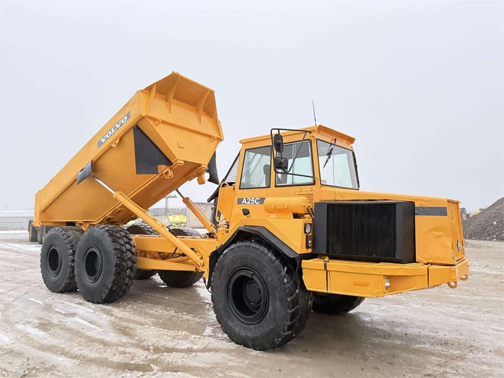 Volvo A25C - شاحنة مفصلية: صورة 1 Volvo A25C - شاحنة مفصلية: صورة 1