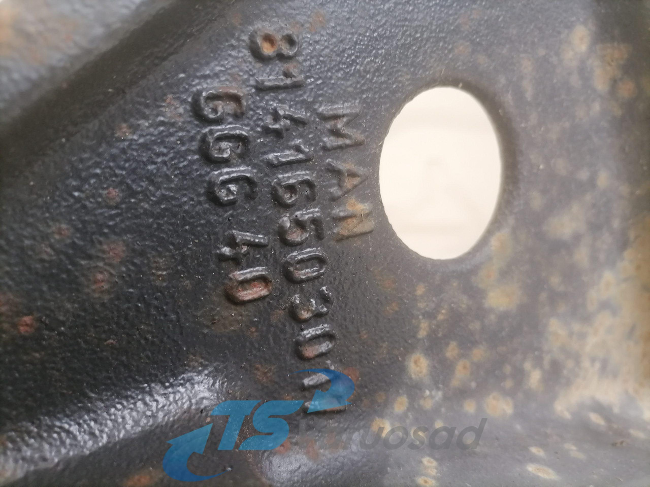 MAN Bummmmper bracket 81416503017 - مصد - شاحنة: صورة 2 MAN Bummmmper bracket 81416503017 - مصد - شاحنة: صورة 2