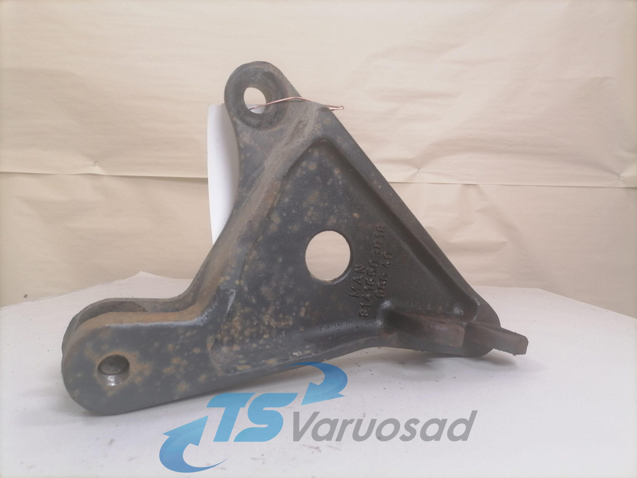 MAN Bummmmper bracket 81416503018 - مصد - شاحنة: صورة 2 MAN Bummmmper bracket 81416503018 - مصد - شاحنة: صورة 2