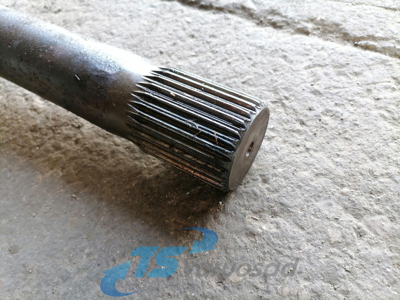 MAN Drive shaft 81355020136 - نصف رمح - شاحنة: صورة 2 MAN Drive shaft 81355020136 - نصف رمح - شاحنة: صورة 2