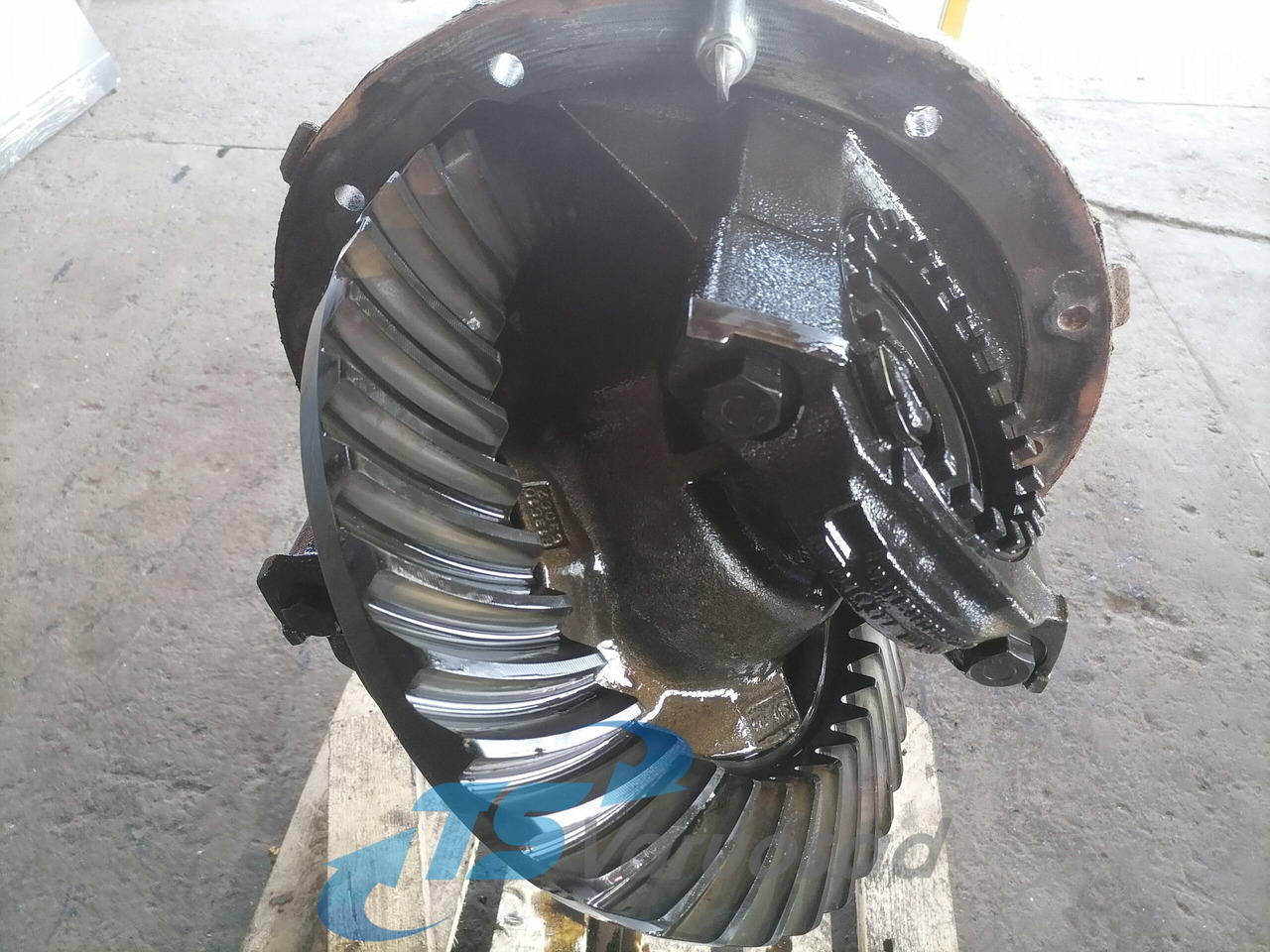 MAN Final drive 81353013108 - محرك السفر - شاحنة: صورة 1 MAN Final drive 81353013108 - محرك السفر - شاحنة: صورة 1