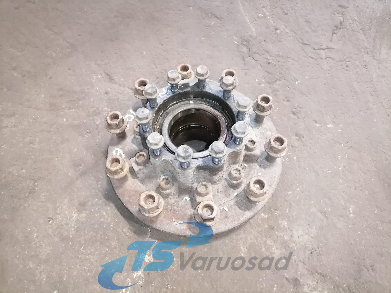 MAN Rear axel hub 81357010155 - محور - شاحنة: صورة 1 MAN Rear axel hub 81357010155 - محور - شاحنة: صورة 1