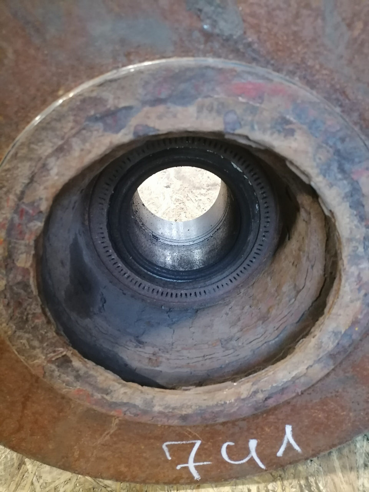 MAN Rear axel hub 81357013155 - محور - شاحنة: صورة 2 MAN Rear axel hub 81357013155 - محور - شاحنة: صورة 2