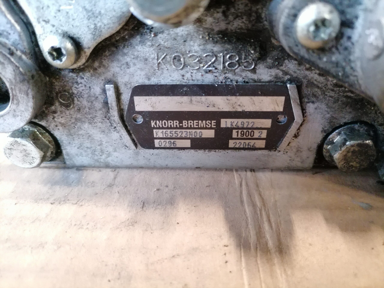 Mercedes-Benz Air compressor K165523N00 - ضاغط مكابح الهواء - شاحنة: صورة 5 Mercedes-Benz Air compressor K165523N00 - ضاغط مكابح الهواء - شاحنة: صورة 5