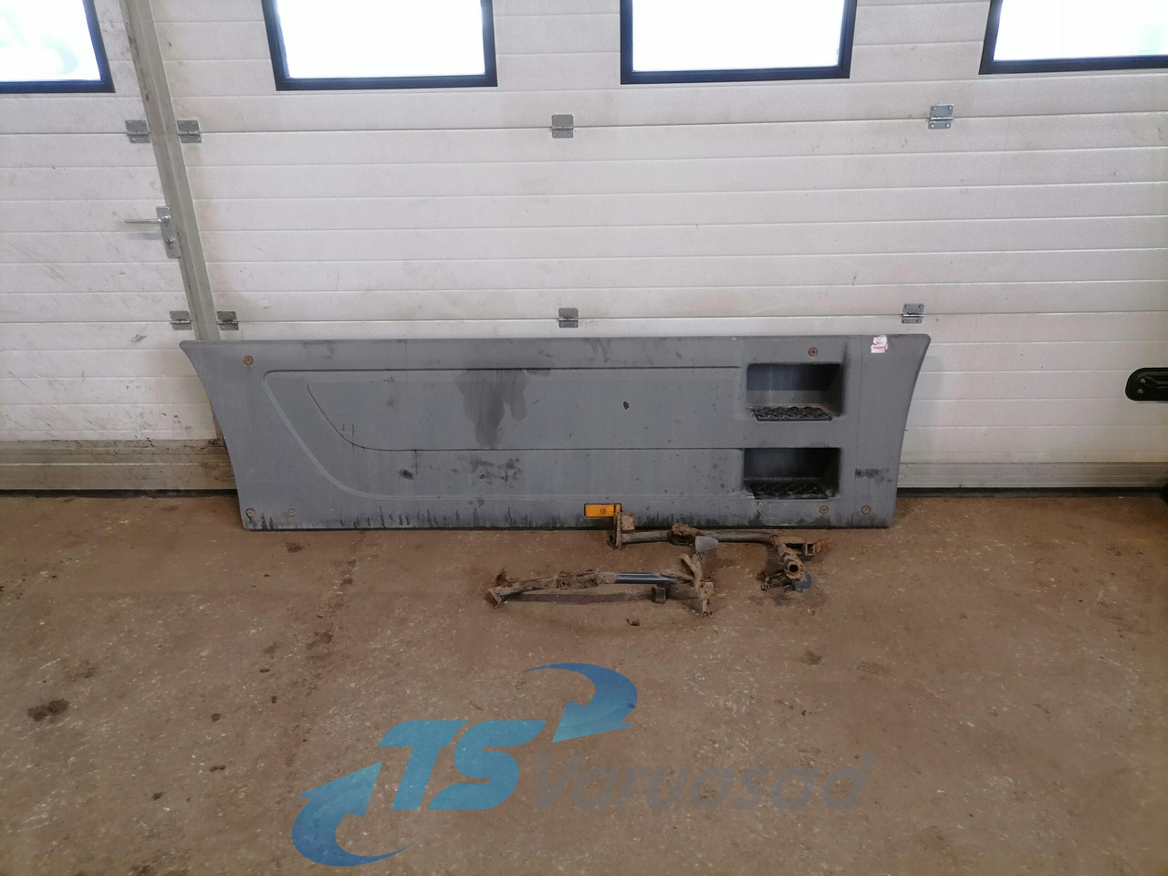 Mercedes-Benz Air deflector A9425201922 - الإيروديناميكية/ الجناح الخلفي - شاحنة: صورة 1 Mercedes-Benz Air deflector A9425201922 - الإيروديناميكية/ الجناح الخلفي - شاحنة: صورة 1