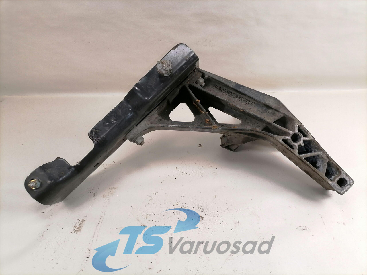 Mercedes-Benz Bummmmper bracket A9436660178 - مصد - شاحنة: صورة 2 Mercedes-Benz Bummmmper bracket A9436660178 - مصد - شاحنة: صورة 2