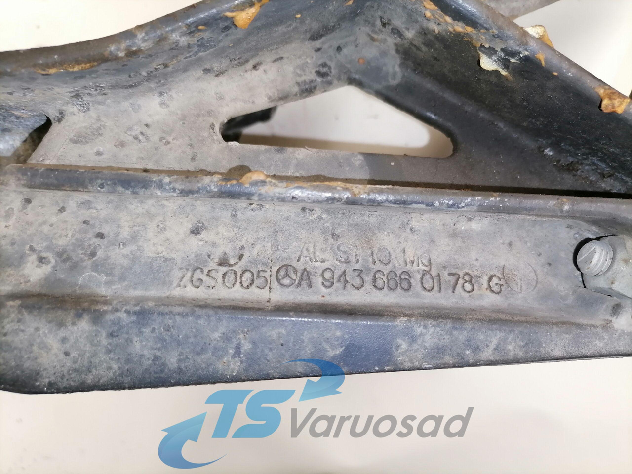 Mercedes-Benz Bummmmper bracket A9436660178 - مصد - شاحنة: صورة 3 Mercedes-Benz Bummmmper bracket A9436660178 - مصد - شاحنة: صورة 3