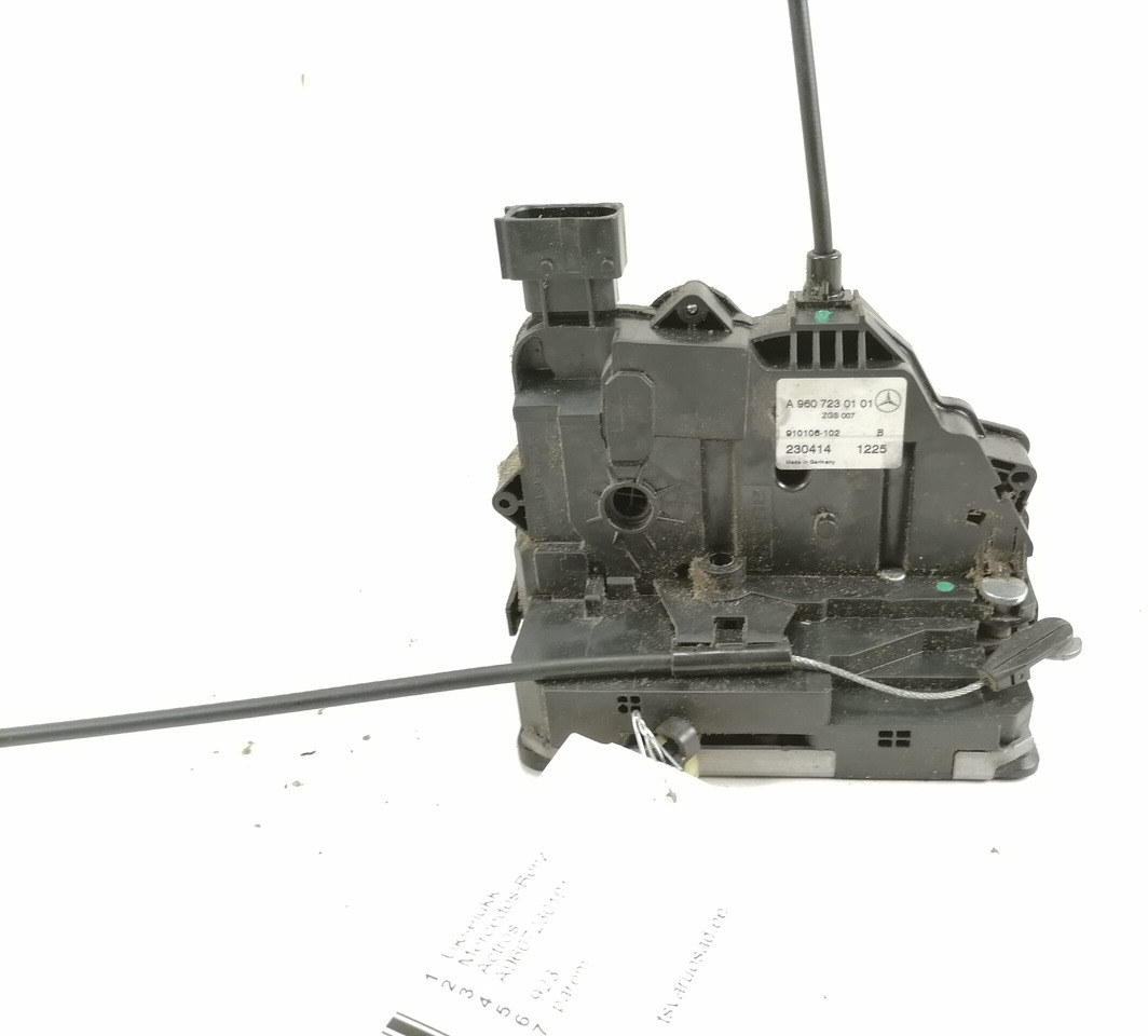 Mercedes-Benz Door lock A9607230101 - باب و قطع الغيار - شاحنة: صورة 2 Mercedes-Benz Door lock A9607230101 - باب و قطع الغيار - شاحنة: صورة 2