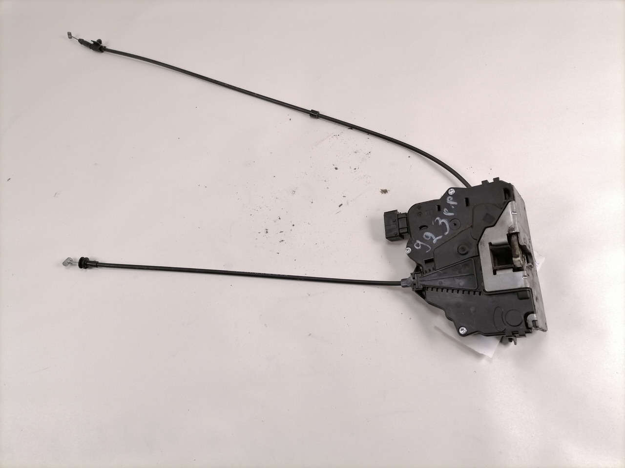 Mercedes-Benz Door lock A9607230101 - باب و قطع الغيار - شاحنة: صورة 3 Mercedes-Benz Door lock A9607230101 - باب و قطع الغيار - شاحنة: صورة 3