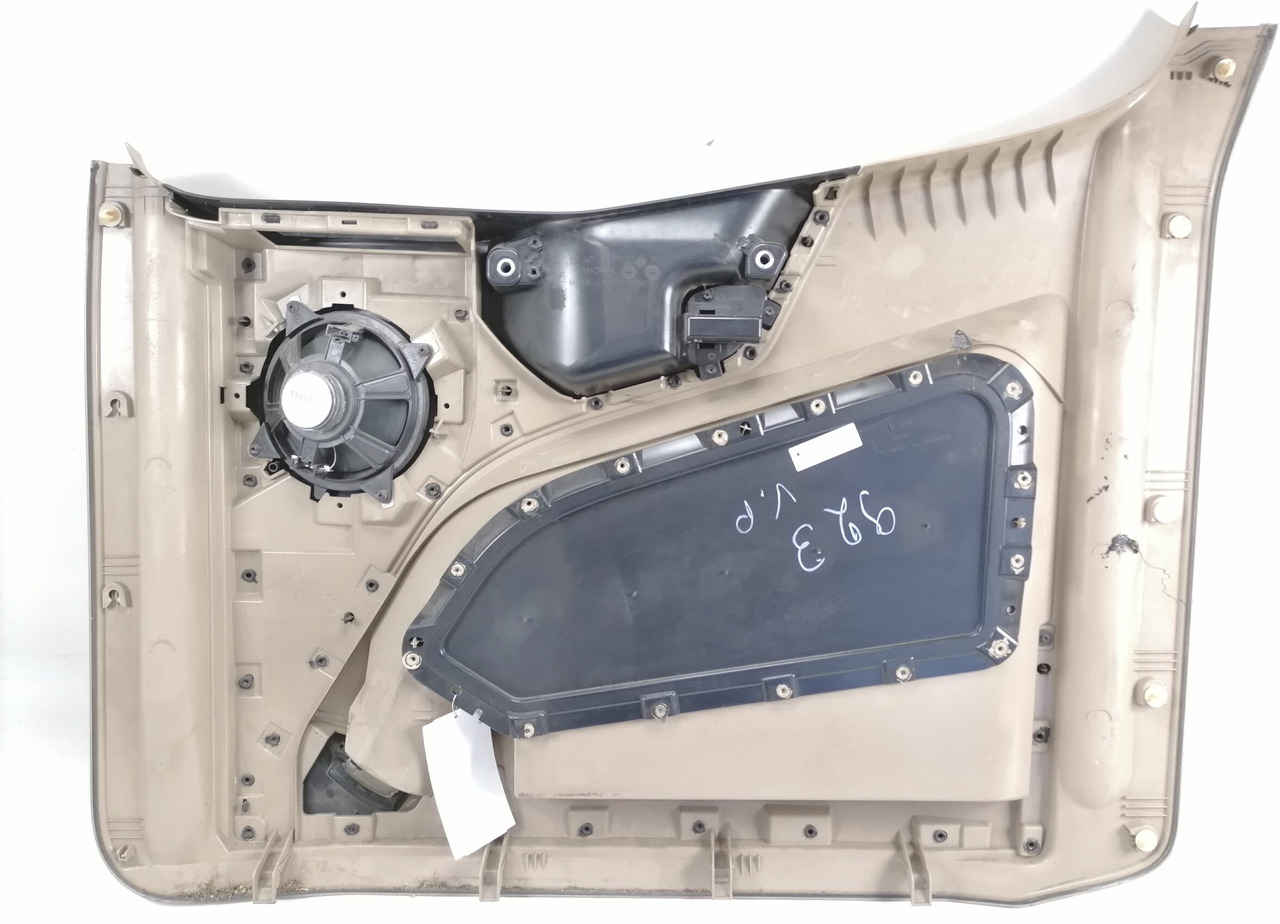 Mercedes-Benz Door trim panel A9607272471 - باب و قطع الغيار - شاحنة: صورة 2 Mercedes-Benz Door trim panel A9607272471 - باب و قطع الغيار - شاحنة: صورة 2