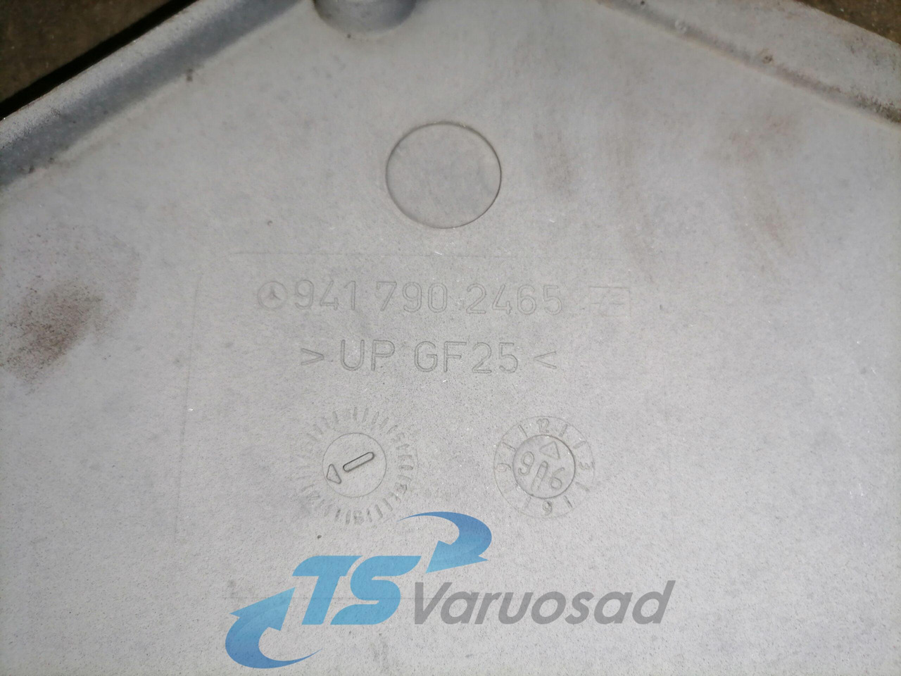 Mercedes-Benz Kabiini tuulesuunaja, ülemine parem A9417903365 - الإيروديناميكية/ الجناح الخلفي - شاحنة: صورة 3 Mercedes-Benz Kabiini tuulesuunaja, ülemine parem A9417903365 - الإيروديناميكية/ الجناح الخلفي - شاحنة: صورة 3