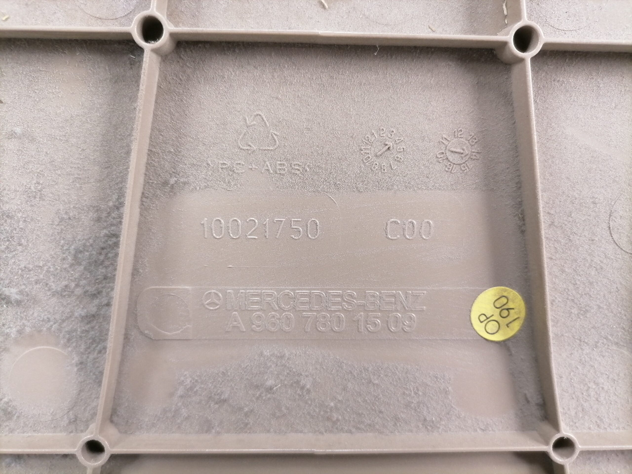 Mercedes-Benz Katuseluugi kate A9607801509 - قطع غيار عامة - شاحنة: صورة 2 Mercedes-Benz Katuseluugi kate A9607801509 - قطع غيار عامة - شاحنة: صورة 2