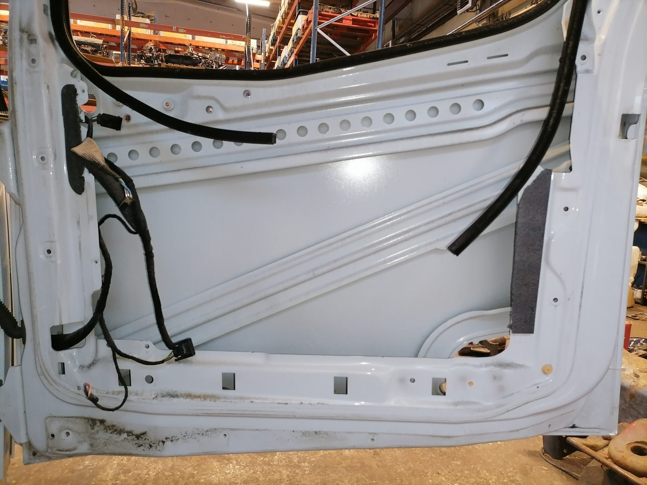 Mercedes-Benz MB uks, parem A9607202403 - باب و قطع الغيار - شاحنة: صورة 3 Mercedes-Benz MB uks, parem A9607202403 - باب و قطع الغيار - شاحنة: صورة 3