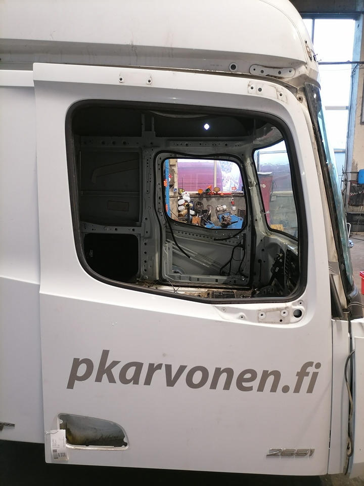 Mercedes-Benz MB uks, parem A9607202403 - باب و قطع الغيار - شاحنة: صورة 1 Mercedes-Benz MB uks, parem A9607202403 - باب و قطع الغيار - شاحنة: صورة 1