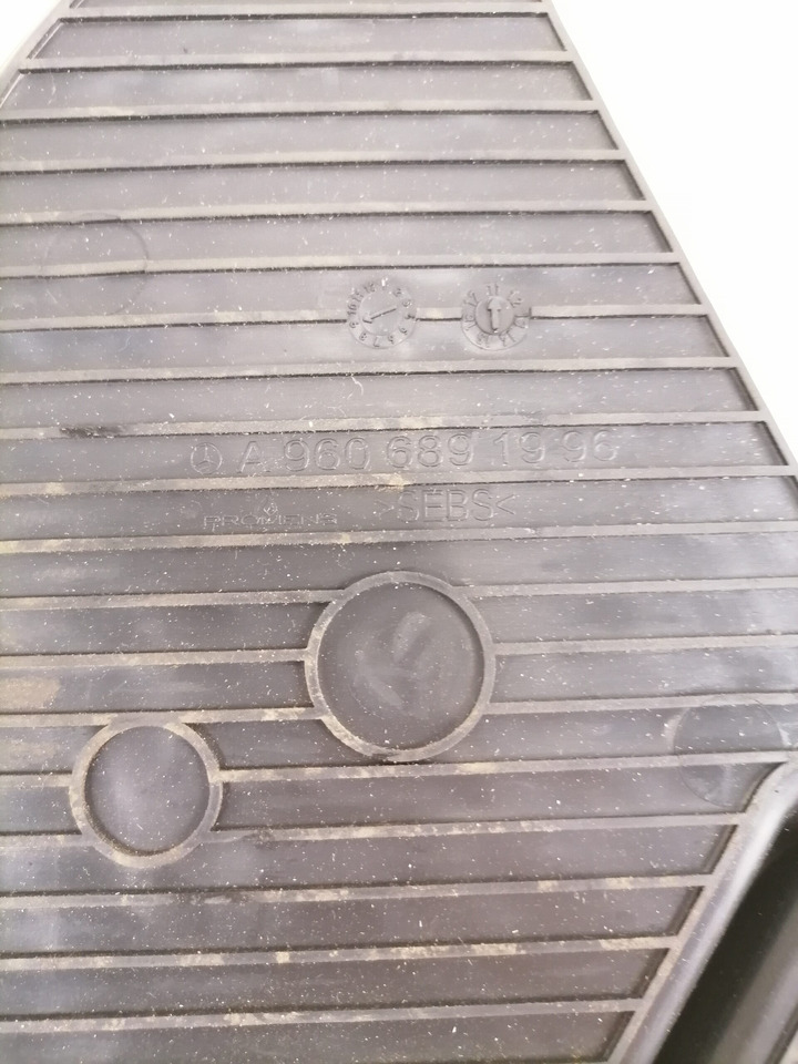 Mercedes-Benz Salongi plastik A9606891996 - قطع غيار عامة - شاحنة: صورة 2 Mercedes-Benz Salongi plastik A9606891996 - قطع غيار عامة - شاحنة: صورة 2