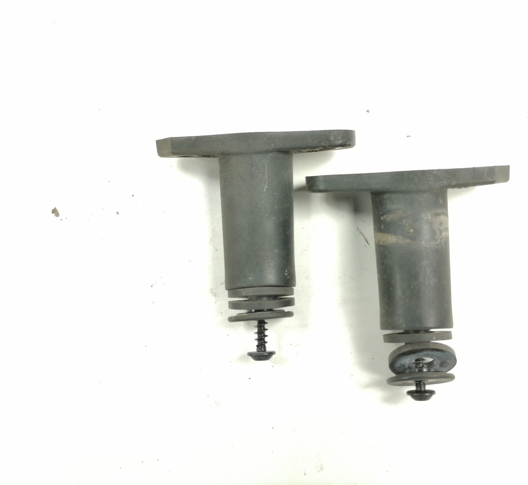 Mercedes-Benz Sun visor bracket A9608111614 - هيكل السيارة الخارجية - شاحنة: صورة 3 Mercedes-Benz Sun visor bracket A9608111614 - هيكل السيارة الخارجية - شاحنة: صورة 3