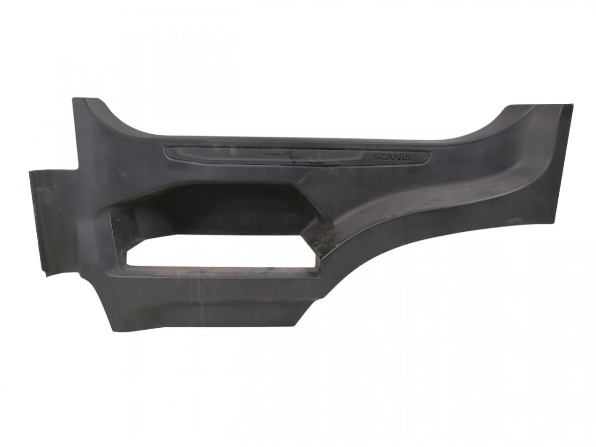 Scania Astmelaua plastik 2418447 - موطئ القدم - شاحنة: صورة 1 Scania Astmelaua plastik 2418447 - موطئ القدم - شاحنة: صورة 1