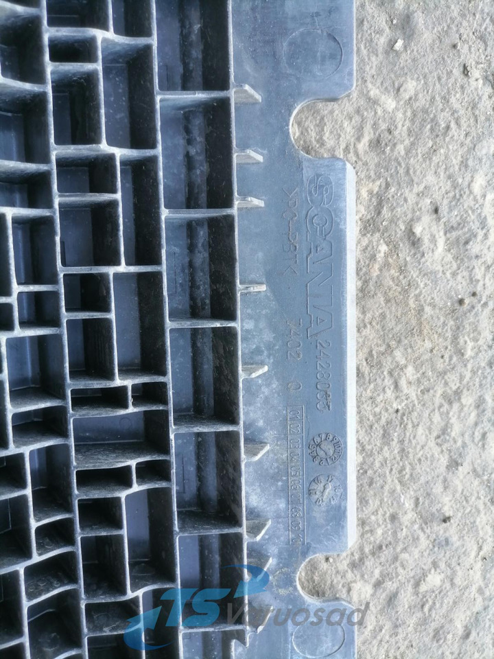 Scania Battery cover 2428035 - بطارية - شاحنة: صورة 4 Scania Battery cover 2428035 - بطارية - شاحنة: صورة 4
