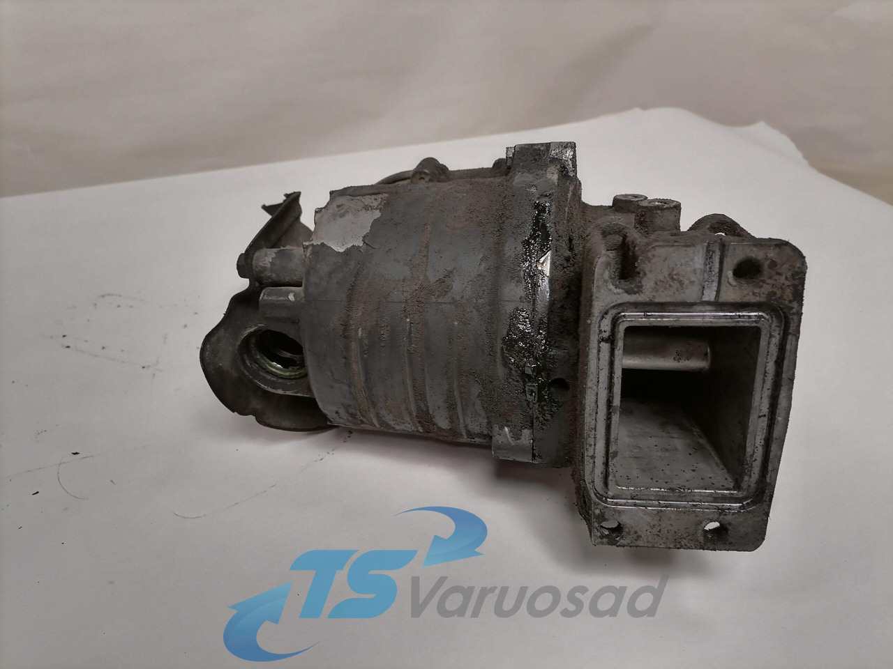 Scania Crankcase ventilation 1753376 - علبة المرافق - شاحنة: صورة 2 Scania Crankcase ventilation 1753376 - علبة المرافق - شاحنة: صورة 2