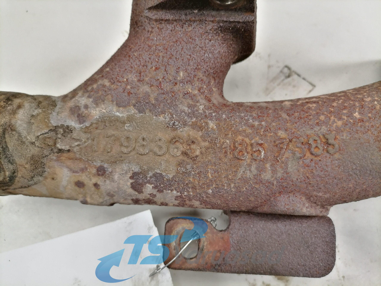 Scania Exhaust mainfold 1798363 - مشعب العادم - شاحنة: صورة 4 Scania Exhaust mainfold 1798363 - مشعب العادم - شاحنة: صورة 4