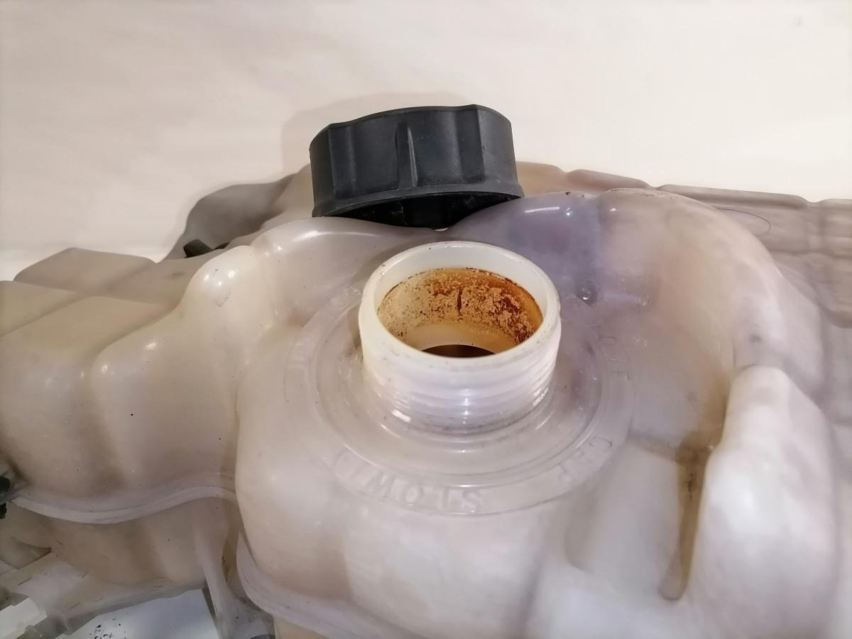 Scania Expansion tank 2545033 - قطع غيار عامة - شاحنة: صورة 3 Scania Expansion tank 2545033 - قطع غيار عامة - شاحنة: صورة 3