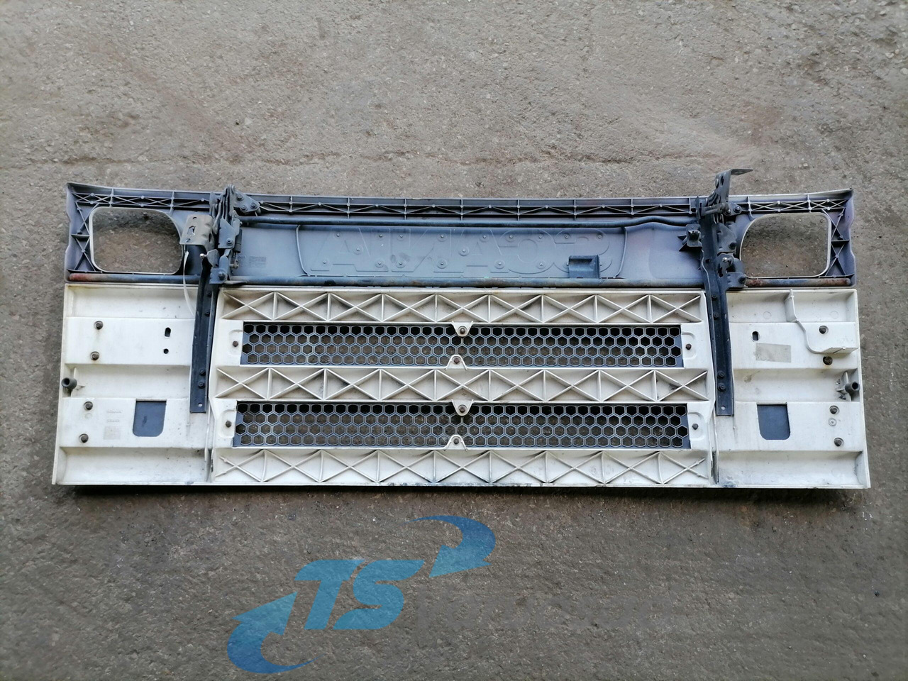 Scania Grille panel 1597571 - شبكة تهوية - شاحنة: صورة 2 Scania Grille panel 1597571 - شبكة تهوية - شاحنة: صورة 2