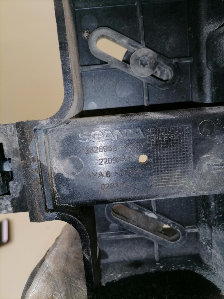 Scania Kabiini tuulesuunaja kandur 2326968 - الإيروديناميكية/ الجناح الخلفي - شاحنة: صورة 2 Scania Kabiini tuulesuunaja kandur 2326968 - الإيروديناميكية/ الجناح الخلفي - شاحنة: صورة 2