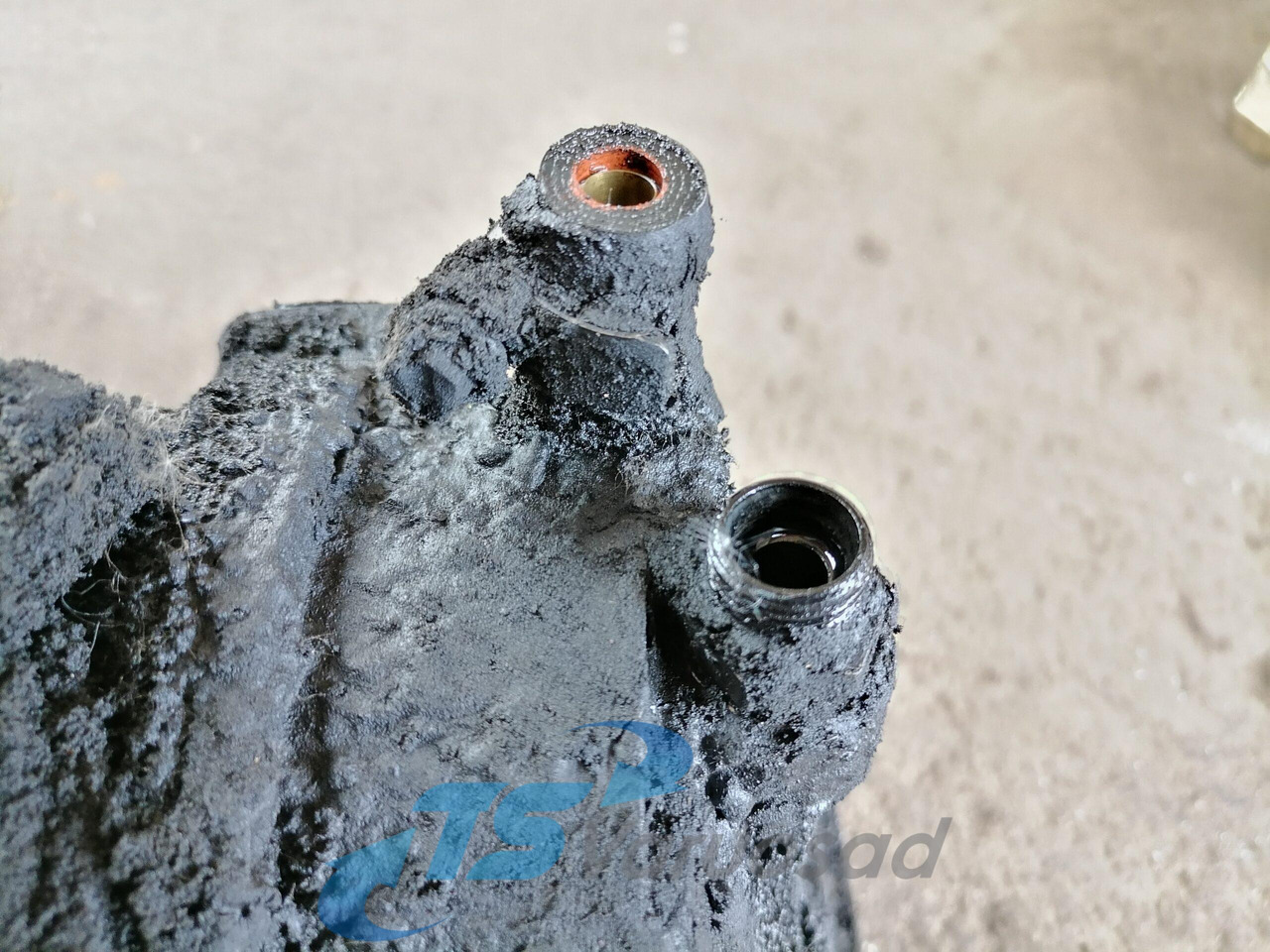 Scania Karterituulutuse õliaurude separaator 1778497 - علبة المرافق - شاحنة: صورة 2 Scania Karterituulutuse õliaurude separaator 1778497 - علبة المرافق - شاحنة: صورة 2