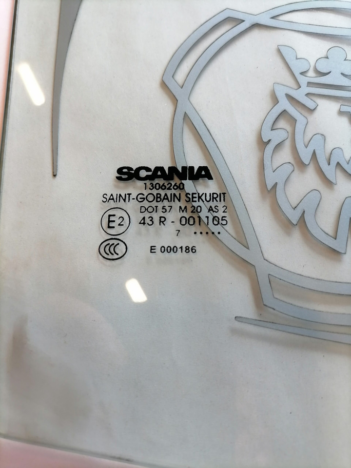 Scania Küljeklaas, parem 1306260 - نافذة و قطع الغيار - شاحنة: صورة 3 Scania Küljeklaas, parem 1306260 - نافذة و قطع الغيار - شاحنة: صورة 3