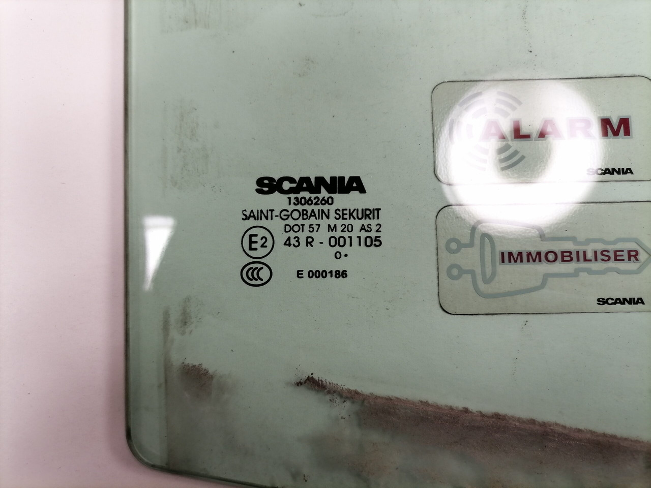 Scania Küljeklaas, parem 1306260 - نافذة و قطع الغيار - شاحنة: صورة 2 Scania Küljeklaas, parem 1306260 - نافذة و قطع الغيار - شاحنة: صورة 2