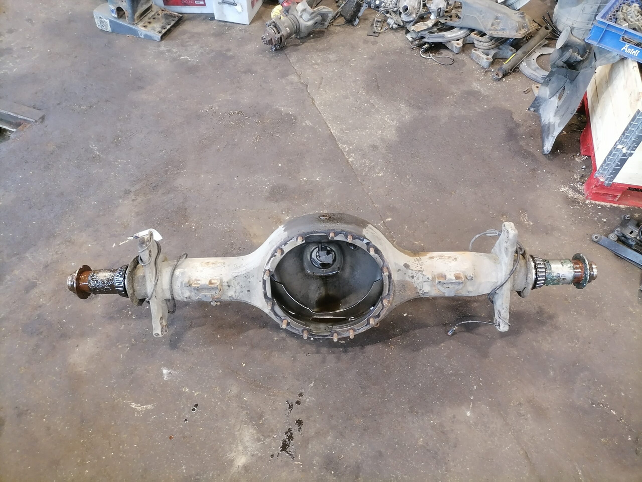Scania Rear axel housing 1743713 - المحور و قطع الغيار - شاحنة: صورة 1 Scania Rear axel housing 1743713 - المحور و قطع الغيار - شاحنة: صورة 1