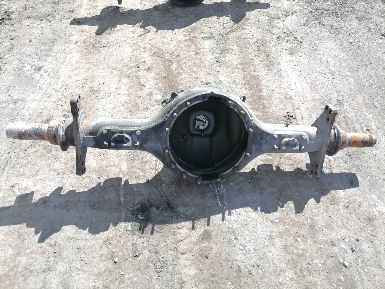 Scania Rear axel housing ADA1100 - المحور و قطع الغيار - شاحنة: صورة 2 Scania Rear axel housing ADA1100 - المحور و قطع الغيار - شاحنة: صورة 2