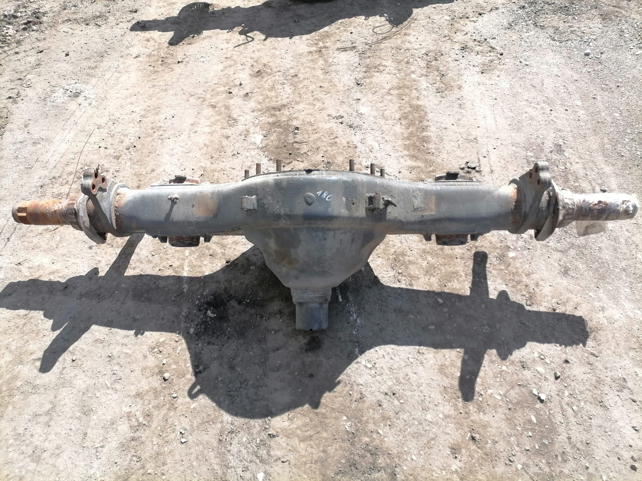 Scania Rear axel housing ADA1100 - المحور و قطع الغيار - شاحنة: صورة 4 Scania Rear axel housing ADA1100 - المحور و قطع الغيار - شاحنة: صورة 4