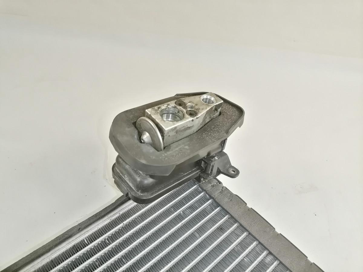 Scania Salongi kliima radiaator 2879041 - قطع غيار عامة - شاحنة: صورة 4 Scania Salongi kliima radiaator 2879041 - قطع غيار عامة - شاحنة: صورة 4