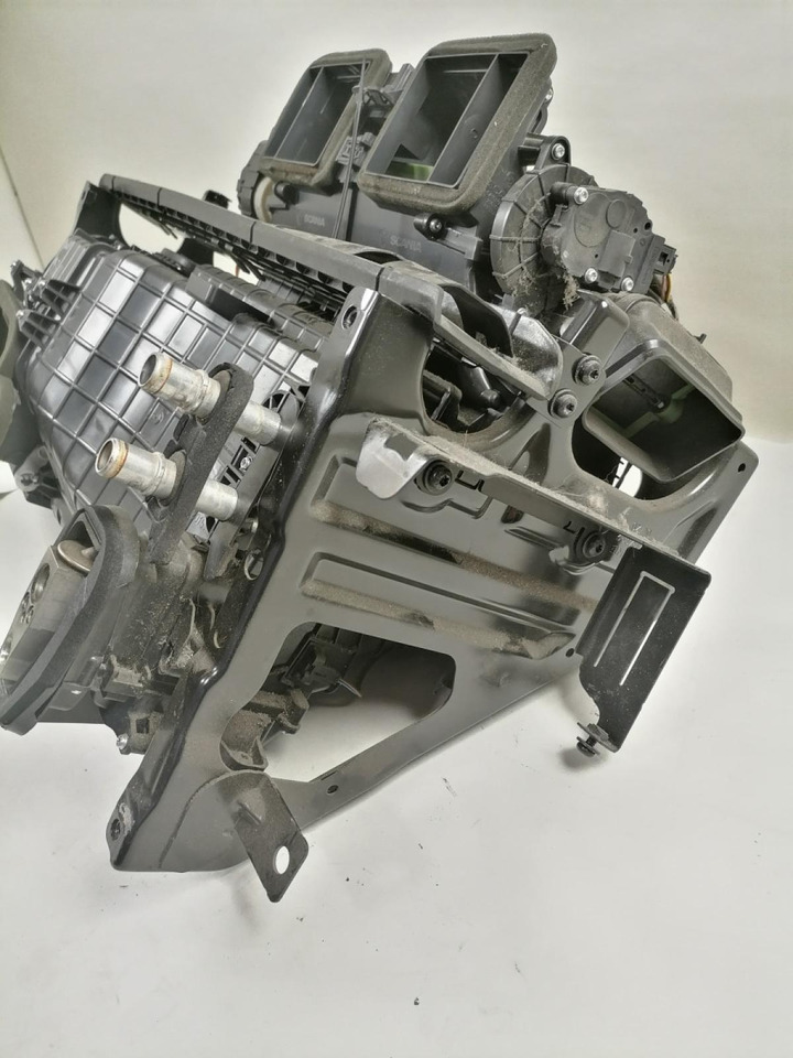 Scania Salongi radiaatorite korpus, komplektne 3093272 - قطع غيار عامة - شاحنة: صورة 4 Scania Salongi radiaatorite korpus, komplektne 3093272 - قطع غيار عامة - شاحنة: صورة 4