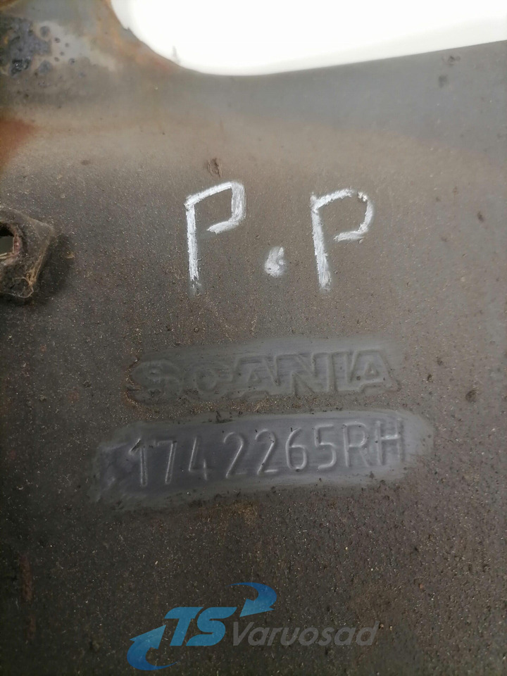 Scania lower grille carrier hinge 1742265 - شبكة تهوية - شاحنة: صورة 2 Scania lower grille carrier hinge 1742265 - شبكة تهوية - شاحنة: صورة 2