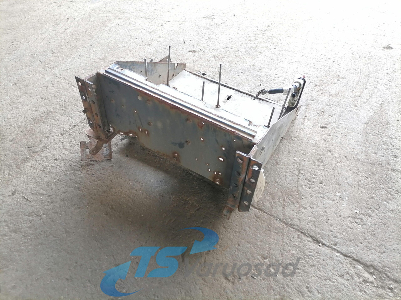 Volvo Battery box 21046415 - بطارية - شاحنة: صورة 3 Volvo Battery box 21046415 - بطارية - شاحنة: صورة 3