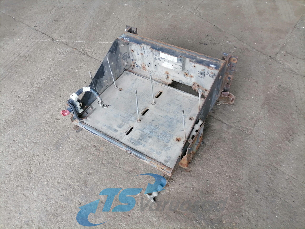 Volvo Battery box 21046415 - بطارية - شاحنة: صورة 1 Volvo Battery box 21046415 - بطارية - شاحنة: صورة 1