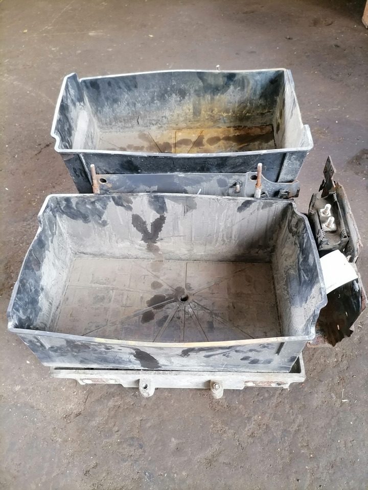 Volvo Battery box 22003951 - بطارية - شاحنة: صورة 3 Volvo Battery box 22003951 - بطارية - شاحنة: صورة 3