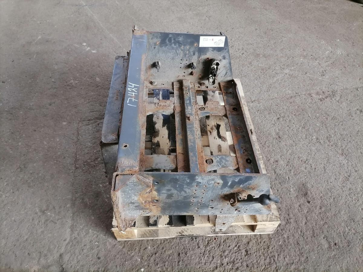 Volvo Battery box 82242298 - بطارية - شاحنة: صورة 3 Volvo Battery box 82242298 - بطارية - شاحنة: صورة 3