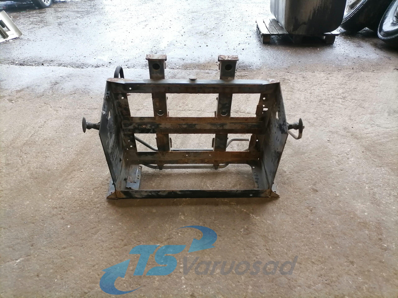 Volvo Battery box 82242391 - بطارية - شاحنة: صورة 1 Volvo Battery box 82242391 - بطارية - شاحنة: صورة 1