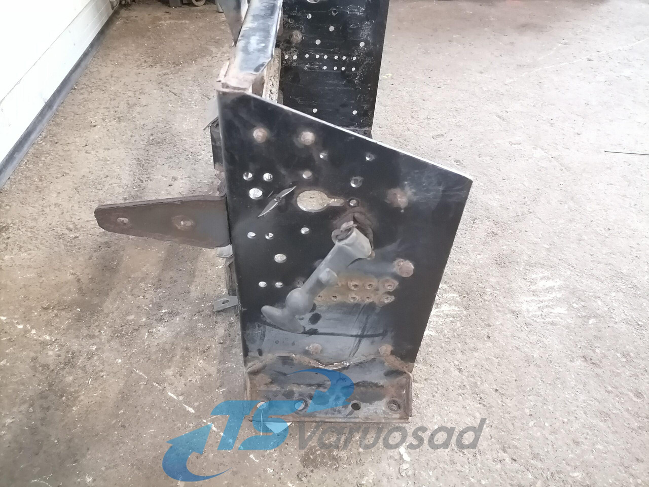 Volvo Battery box 82242391 - بطارية - شاحنة: صورة 3 Volvo Battery box 82242391 - بطارية - شاحنة: صورة 3