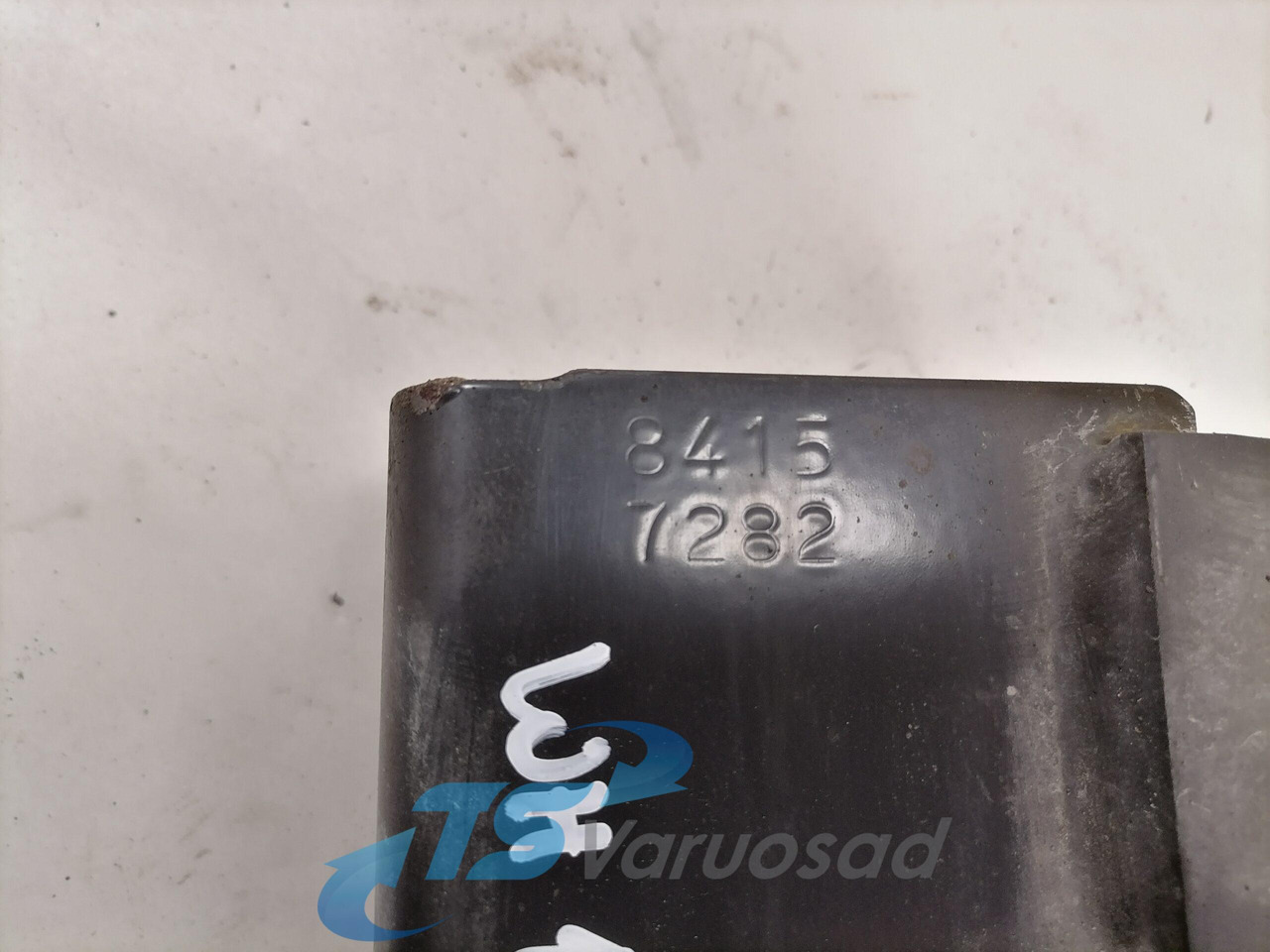 Volvo Bumper bracket 84157282 - مصد - شاحنة: صورة 3 Volvo Bumper bracket 84157282 - مصد - شاحنة: صورة 3