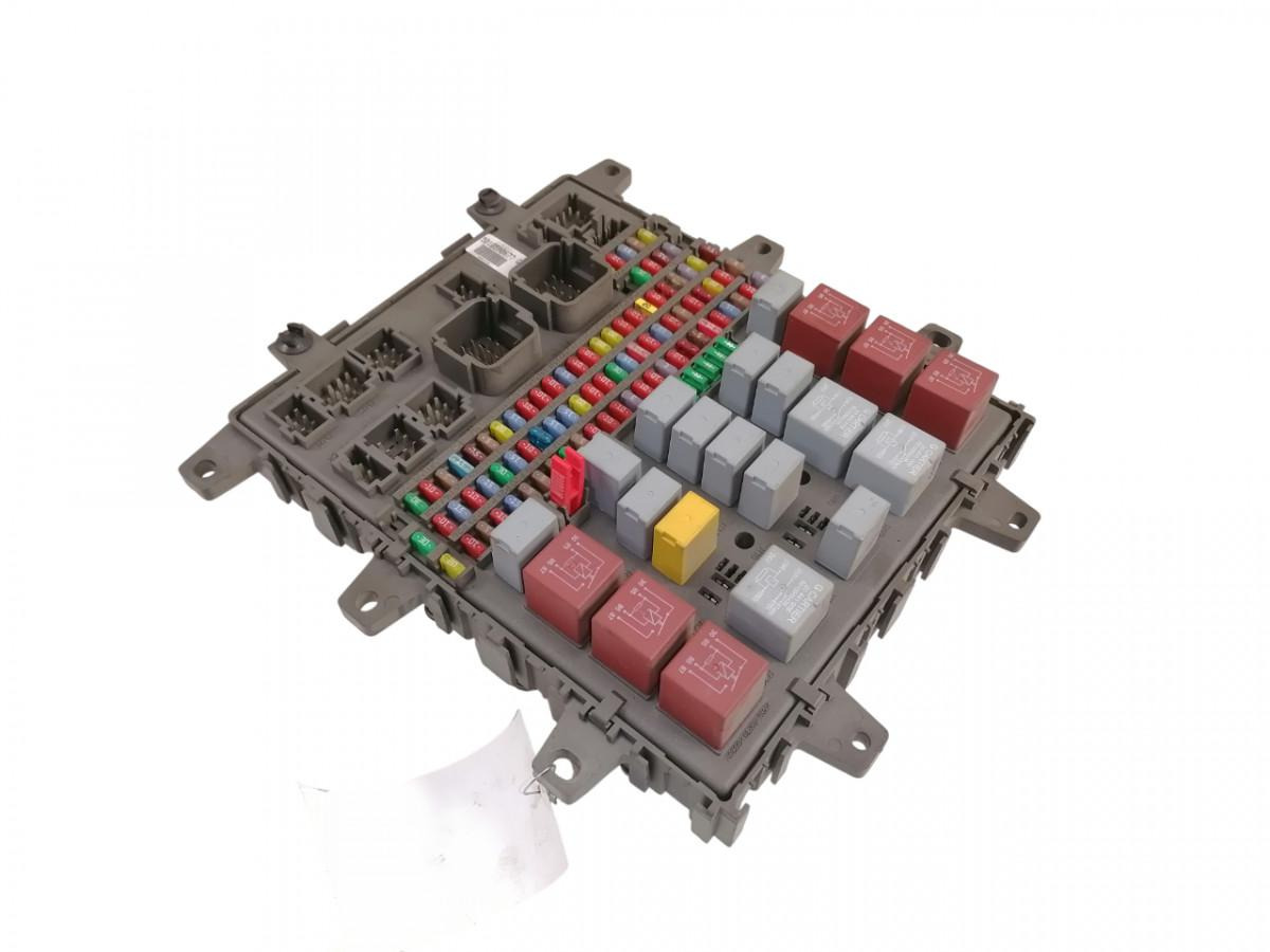 Volvo Central electric unit 5010590677 - مصهر - شاحنة: صورة 1 Volvo Central electric unit 5010590677 - مصهر - شاحنة: صورة 1